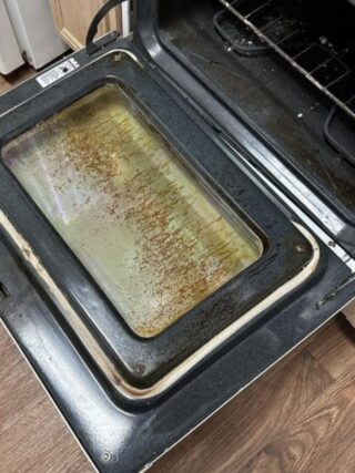How To Remove Years of Grease and Grime From Your Oven – The Ultimate Deep Clean (Without Toxic Fumes!)