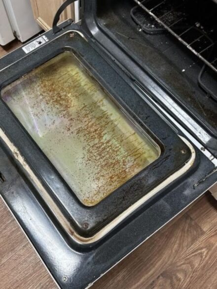 How To Remove Years of Grease and Grime From Your Oven – The Ultimate Deep Clean (Without Toxic Fumes!)