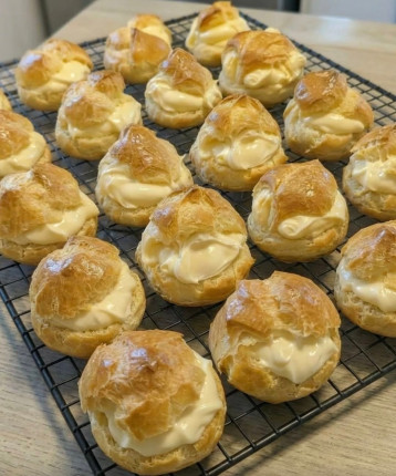 Cream Puffs with Custard Filling