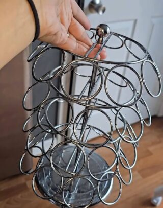 ADVERTISEMENT I saw my neighbor about to throw this in the trash, so I asked her if I could take it, and she gave it to me. She was going to throw it away because she didn’t know what it was for. Neither did I, but I took it anyway.