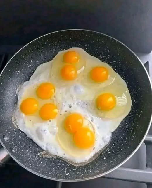 How many eggs are in the pan!?