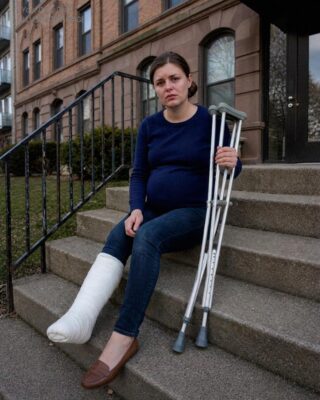 My Husband Left Me Outside for Two Hours with a Broken Leg Because He Didn’t Want to Hurt His Back Before a Boys’ Trip – His Grandpa’s Response Left Him Speechless